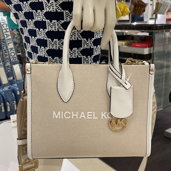 Michael Kors Mirella Small Shopper Top Zip Logo Crossbody XBODY
Optic White
NWT - Picture 4 of 16